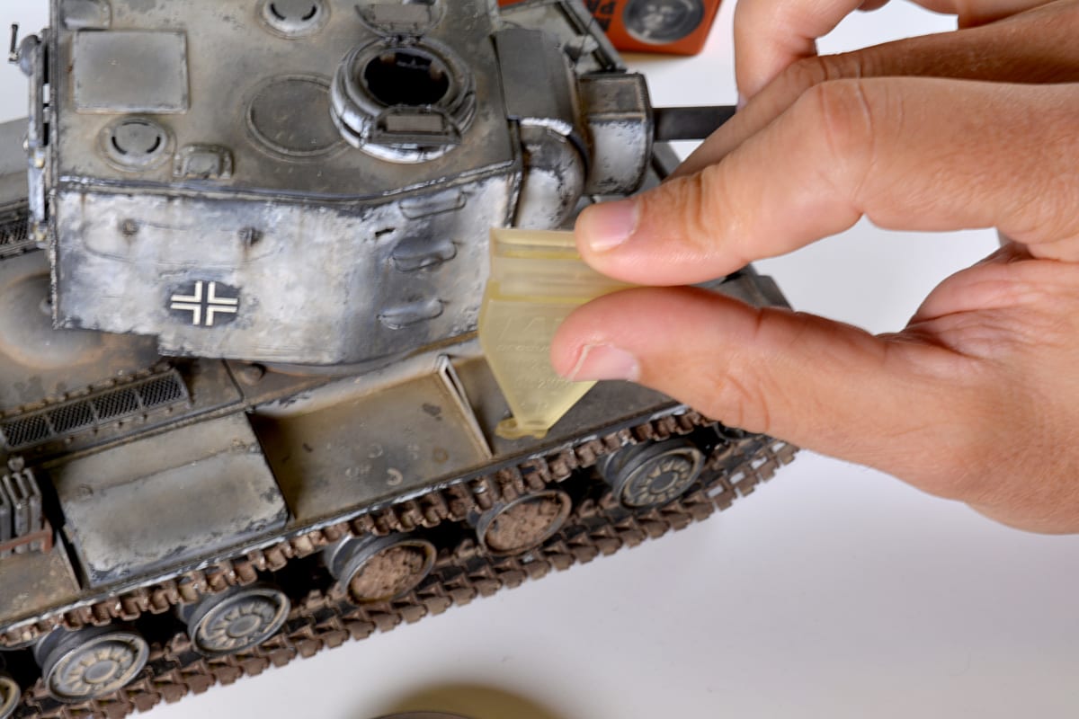 MP35-409 аксессуары для моделей из пластика BOOT PRINTS  80's Civilian Casual Sneakers MIG Productions