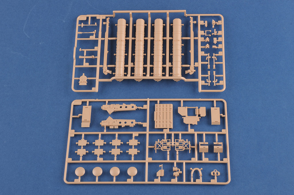 82929HB Сборная модель Ракетная установка 48N6E of 5P85S TEL S-300PMU SA-10 GRUMBLE