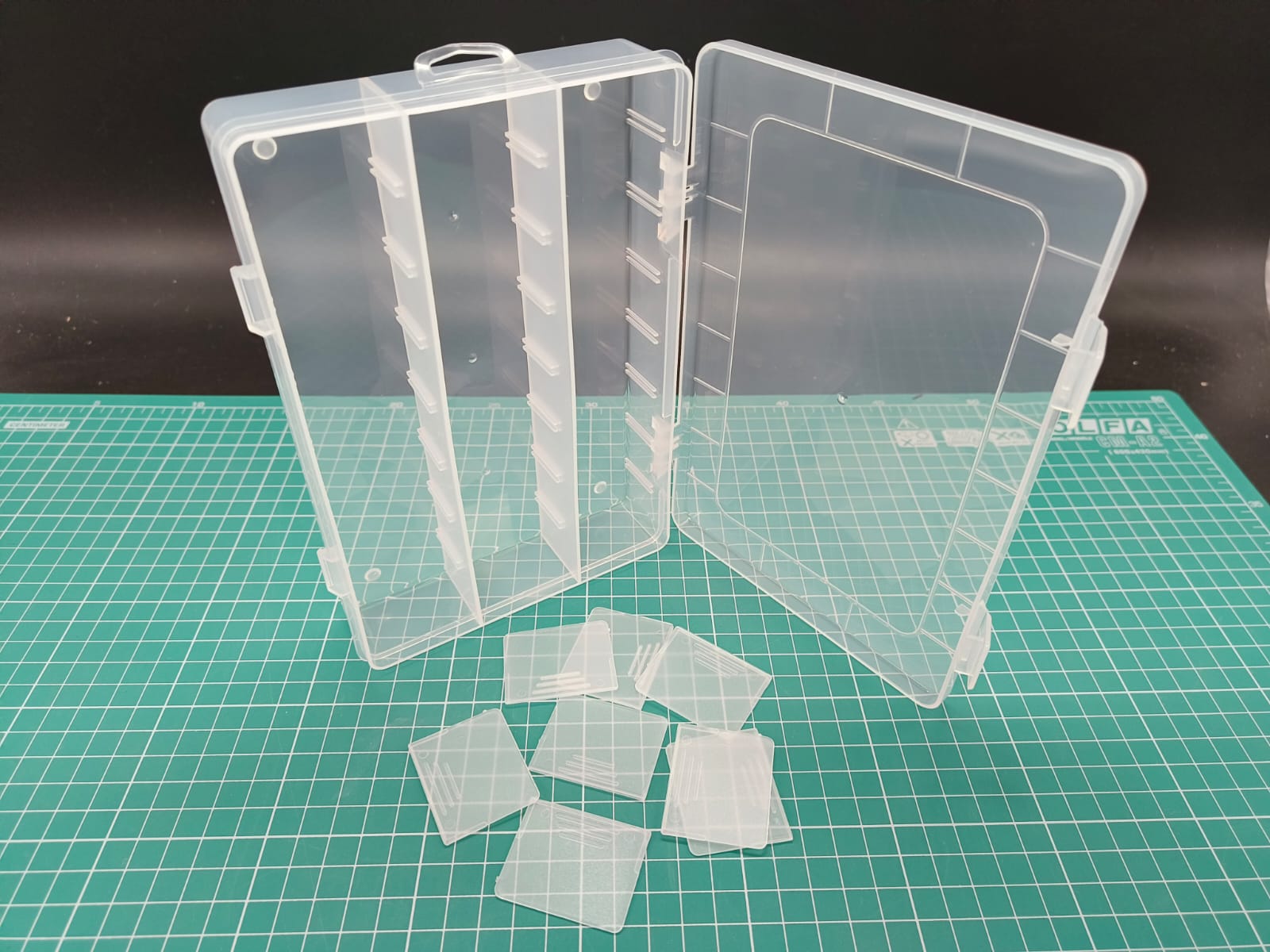 MW-BOX05 Прозрачный пластиковый ящик (с 24 ячейками) 19х12.5х4см