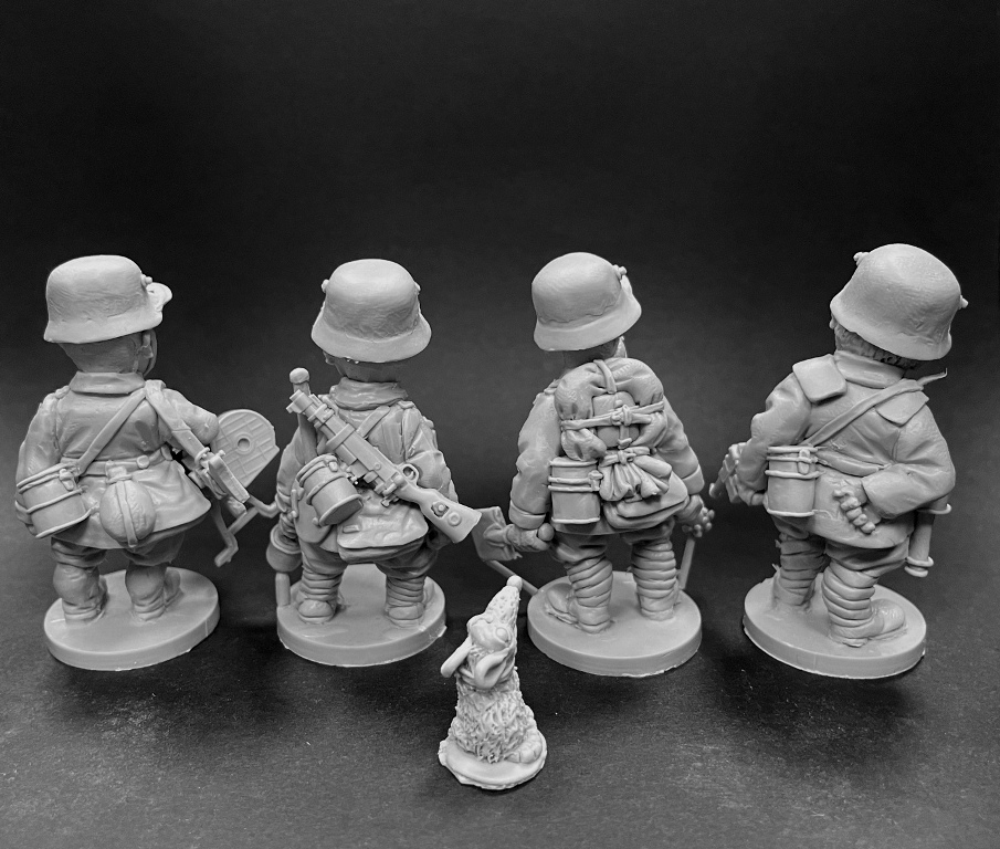 CHM-50.02. Шаржевая миниатюра. WW1: Германская Армия, набор №1 (штурмовики). В комплекте 4 фигуры. 50 мм. Материал - смола. Chronos Miniatures