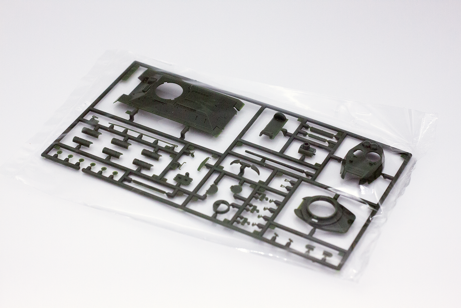 13421   Техника и вооружение  Soviet Medium Tank T-34-85 Academy