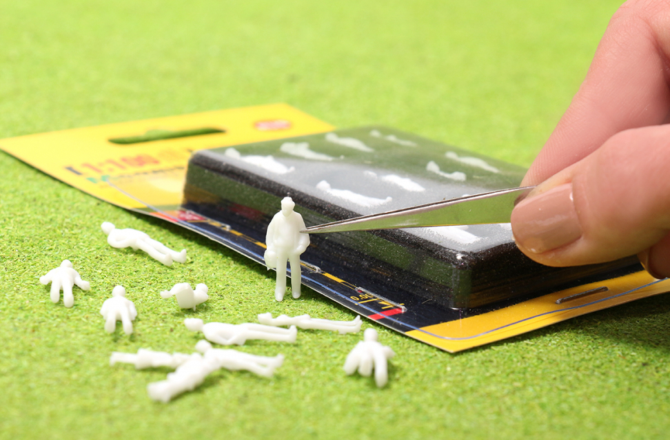 010LBK005 Фигурки людей для макетов М:100 (Набор 12 шт.)