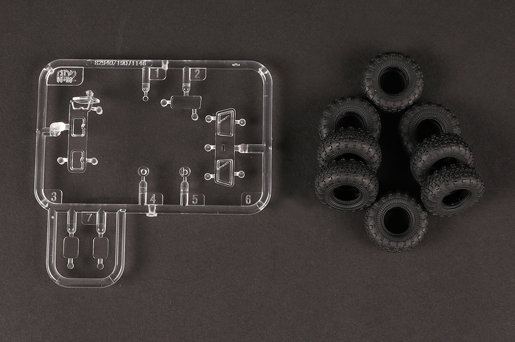 82940HB Сборная модель РСЗО Russian 9A52-2 Smerch-M multiple rocket launcher of RSZ Hobby Boss