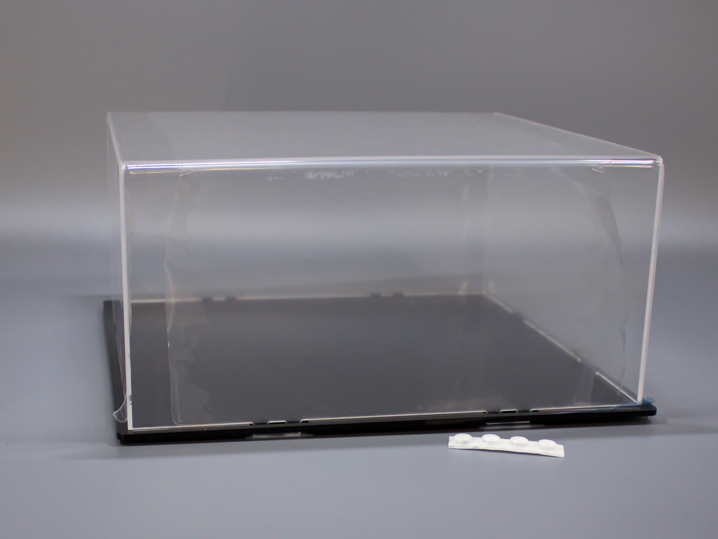 LCB004BL Бокс акриловый 250х250х120 основание черный глянец