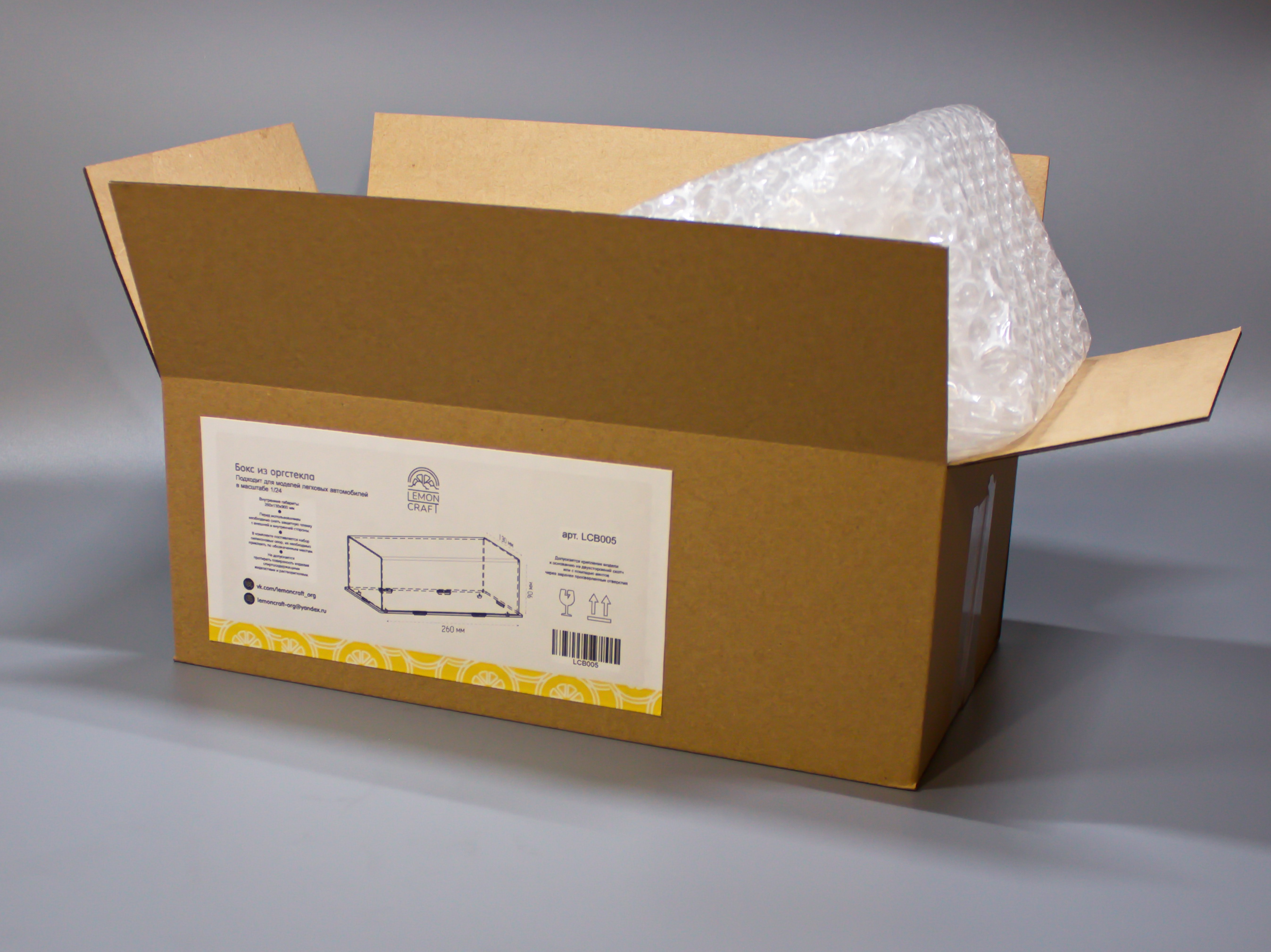 LCB005 Бокс акриловый для легковых автомобилей 1/24 260х130х90