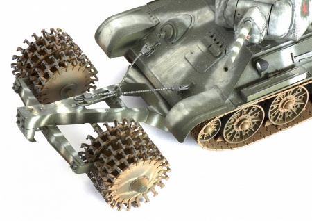 3580 Советский танк Т-34/76 с минным тралом Звезда