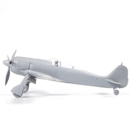 7304 Немецкий истребитель Фокке-Вульф FW-190 A4 Звезда